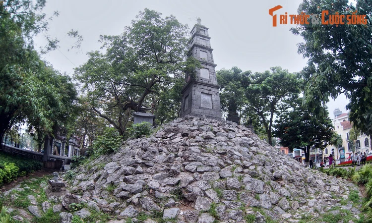 Bí mật lịch sử “động trời” của núi Độc Tôn bên bờ hồ Gươm