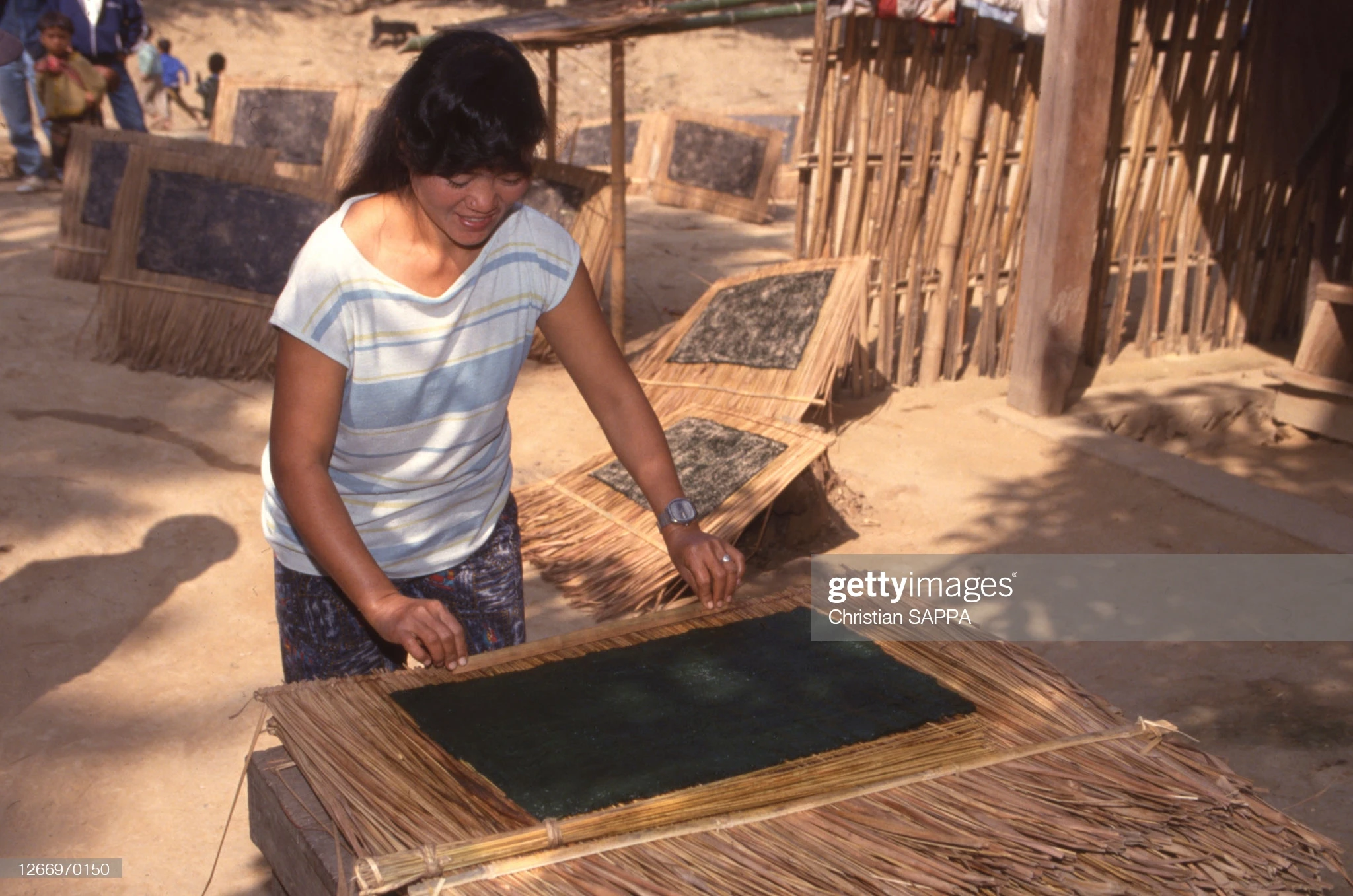 Loạt ảnh khó quên về cuộc sống ở Lào năm 1990