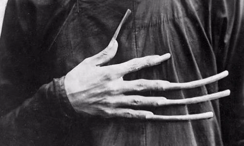 Chân dung các "dị nhân" móng dài ở Việt Nam thời thuộc địa