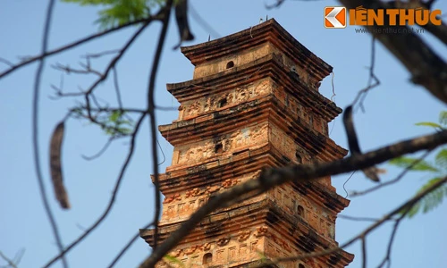 Lặng ngắm tuyệt tác tháp cổ thời Trần đẹp nhất Việt Nam