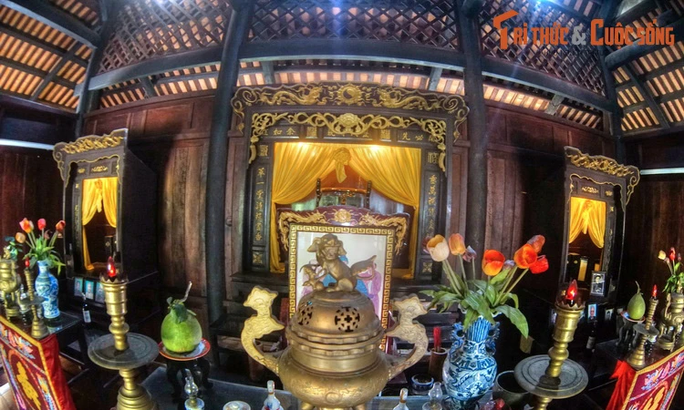 Chiêm ngưỡng bàn thờ gia tiên hoành tráng nhất phố cổ Hội An
