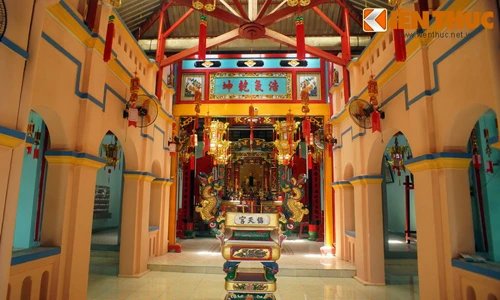 Ngỡ ngàng vẻ độc đáo của miếu Quan Thánh, Nha Trang 