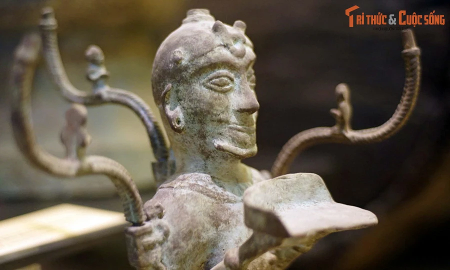 Cây đèn 2.000 tuổi ở Thanh Hóa liên quan đến Hy Lạp cổ?