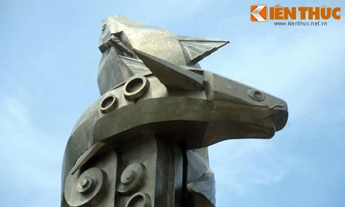 Chiêm ngưỡng tượng đài cá lạ lùng ở Việt Nam