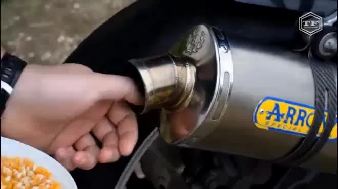 Video: Biến xe máy thành máy nổ bỏng ngô theo cách hài hước