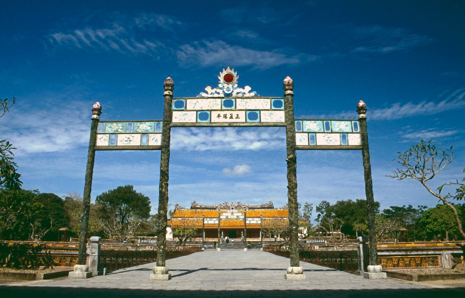 Ngẩn người trước vẻ đẹp mộc của Cố đô Huế năm 1993