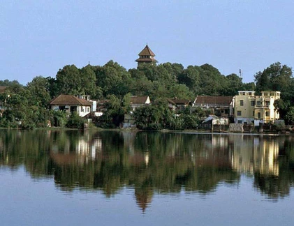 Kho ảnh khổng lồ về VN 1991-1993: Một thoáng Tây Hồ