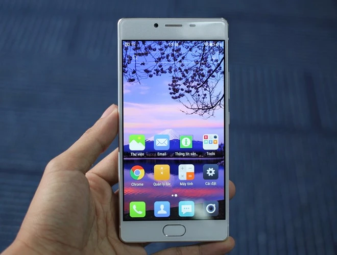 Soi điện thoại Freetel Samurai Rei vừa cập bến từ Nhật Bản 