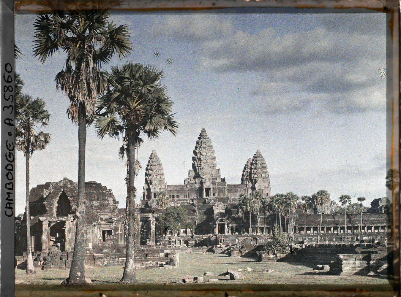 Loạt ảnh màu đặc biệt về kỳ quan Angkor Wat một thế kỷ trước (1)