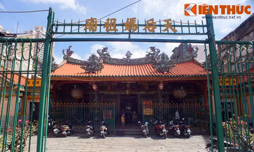 Mê mẩn trước kiến trúc tuyệt mỹ của hội quán Hà Chương