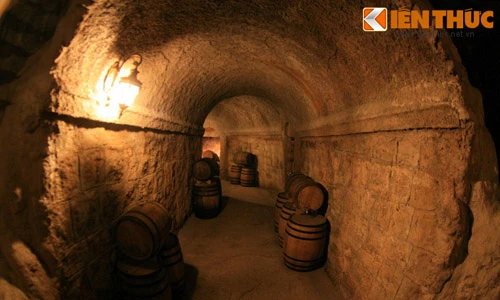 Khám phá hầm rượu cổ độc nhất vô nhị tại Việt Nam