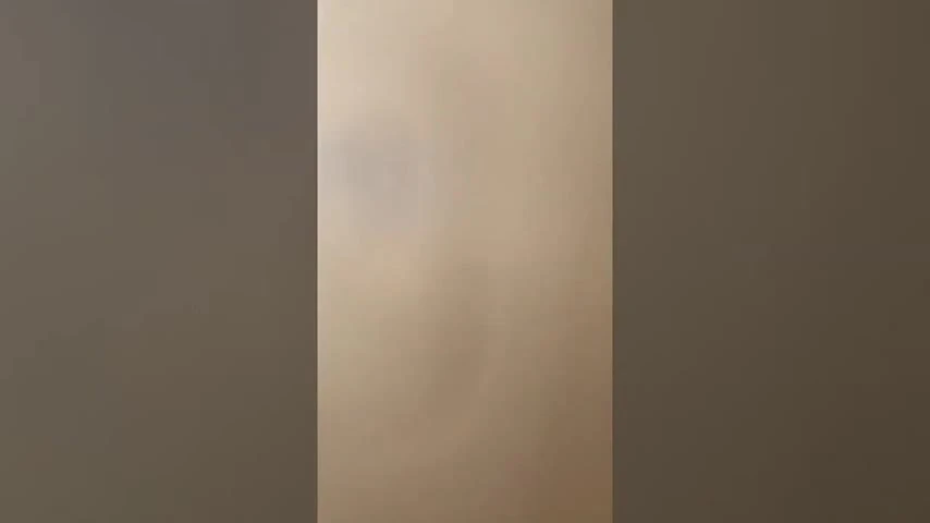 Khoảnh khắc máy bay gặp bão khiến hành khách "hét lên sợ hãi"