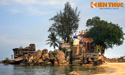 Cảnh đẹp như mơ ở ngôi miếu thiêng nhất Phú Quốc