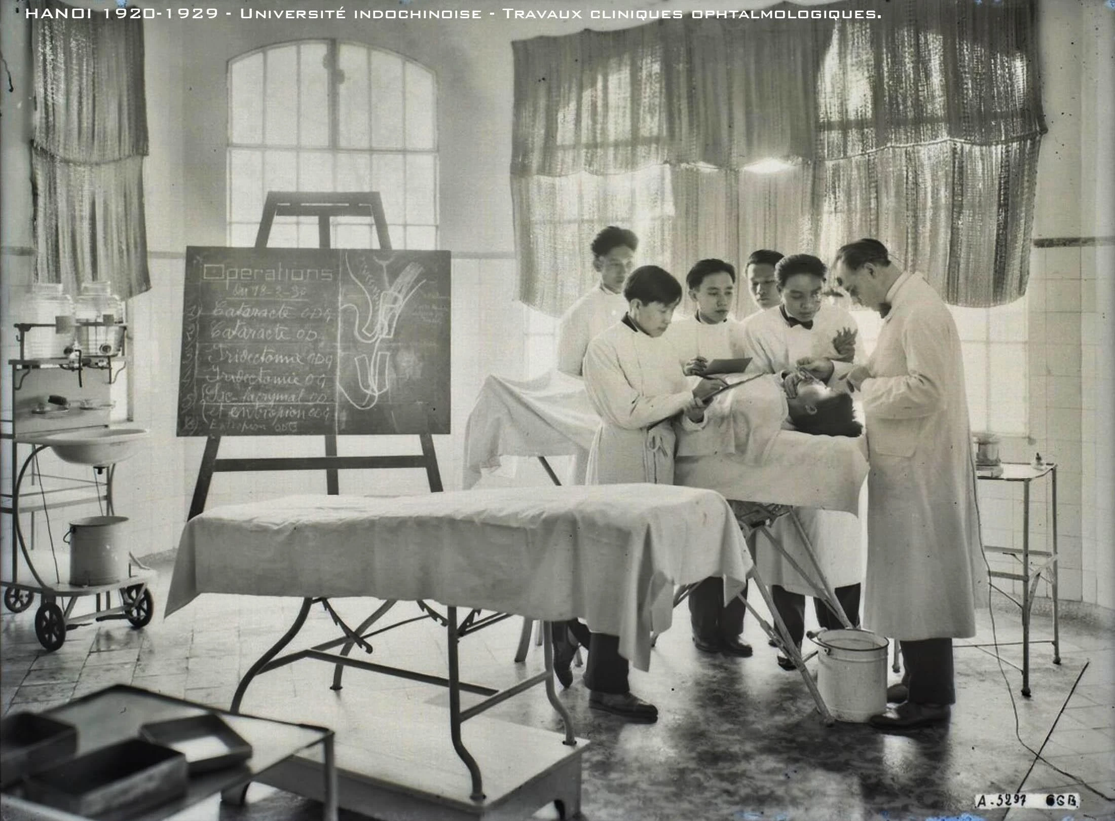 Tận mục cảnh đào tạo thầy thuốc Việt Nam 100 năm trước 