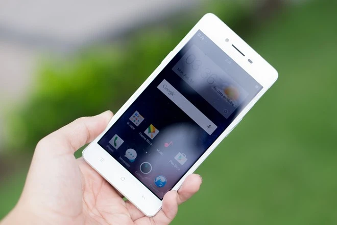 Mở hộp điện thoại OPPO R7 Lite thân kim loại nguyên khối