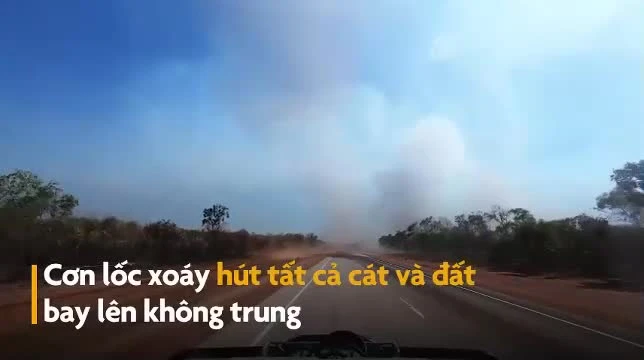 Video: Lốc xoáy khiến nhiều phương tiện không thể di chuyển ở Australia