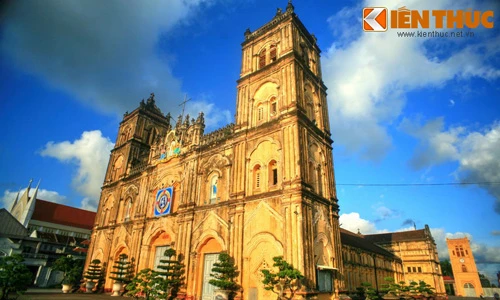 Nhà thờ cổ nổi tiếng xứ Thành Nam