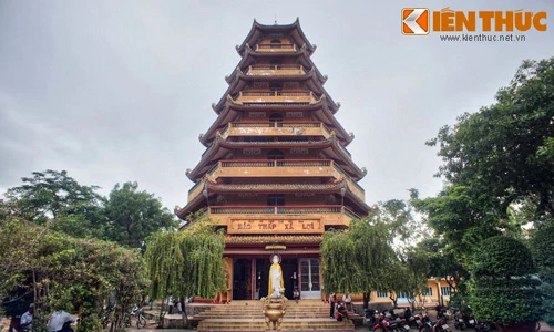 Bí mật chưa từng tiết lộ về ngôi chùa cổ nhất Sài Gòn 