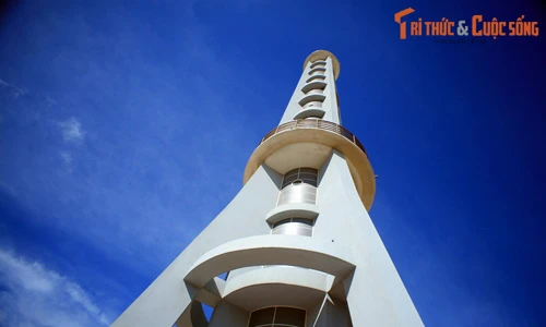 Bí mật lịch sử đầy bi tráng của hải đăng cao nhất Việt Nam