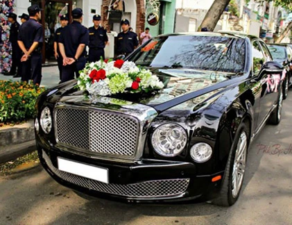 Phantom Rồng góp mặt trong dàn xế khủng ở đám cưới Sài Gòn