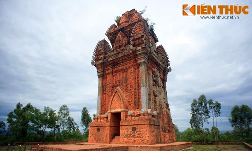 Ngắm tòa tháp Chăm “cô đơn” độc nhất vô nhị Việt Nam