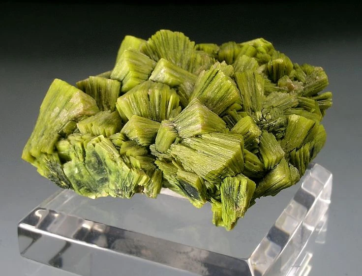 Khoáng vật quý phát sáng đầy bí ẩn, nhiều người khát khao sở hữu