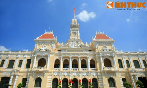 Khám phá kiến trúc tuyệt mỹ của tòa nhà UBND TP HCM