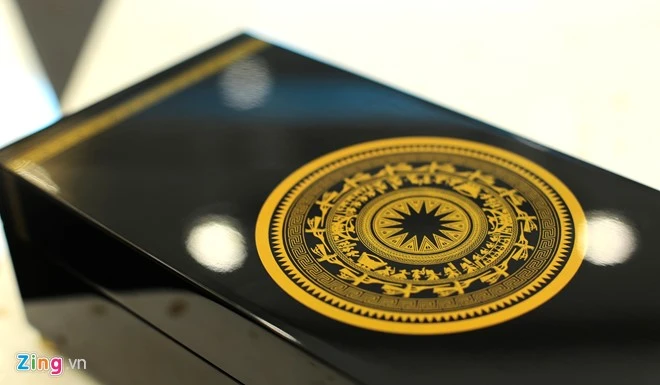 Cận cảnh hộp nhạc Tiến quân ca giá trăm triệu ở VN