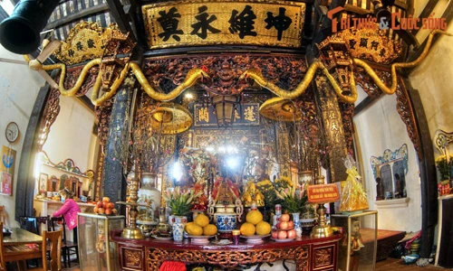 Giai thoại kỳ ảo về ngôi đền cổ trên phố Hàng Bông, Hà Nội