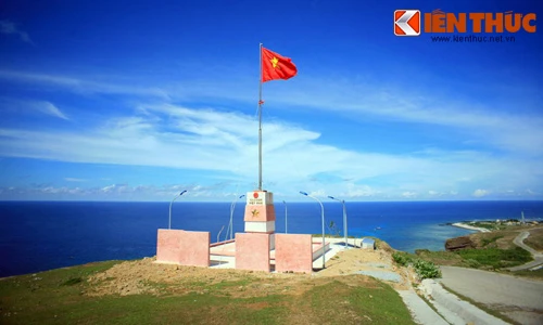 Lặng ngắm vẻ đẹp kỳ vĩ của cột cờ đảo Lý Sơn