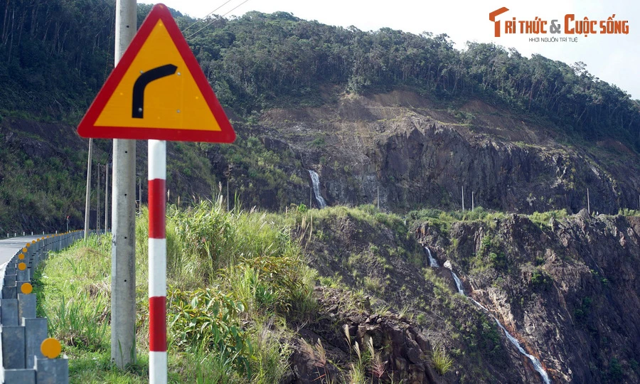 Chinh phục con đèo “mới toanh”, ngoạn mục nhất tỉnh Khánh Hòa