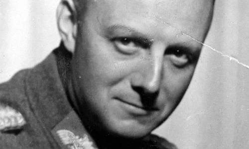 Ly kỳ vị tướng Đức bốn lần tìm cách ám sát Hitler 