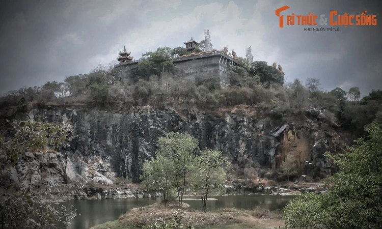 Giai thoại ly kỳ về ngôi chùa “sát” tình duyên gần TP. HCM