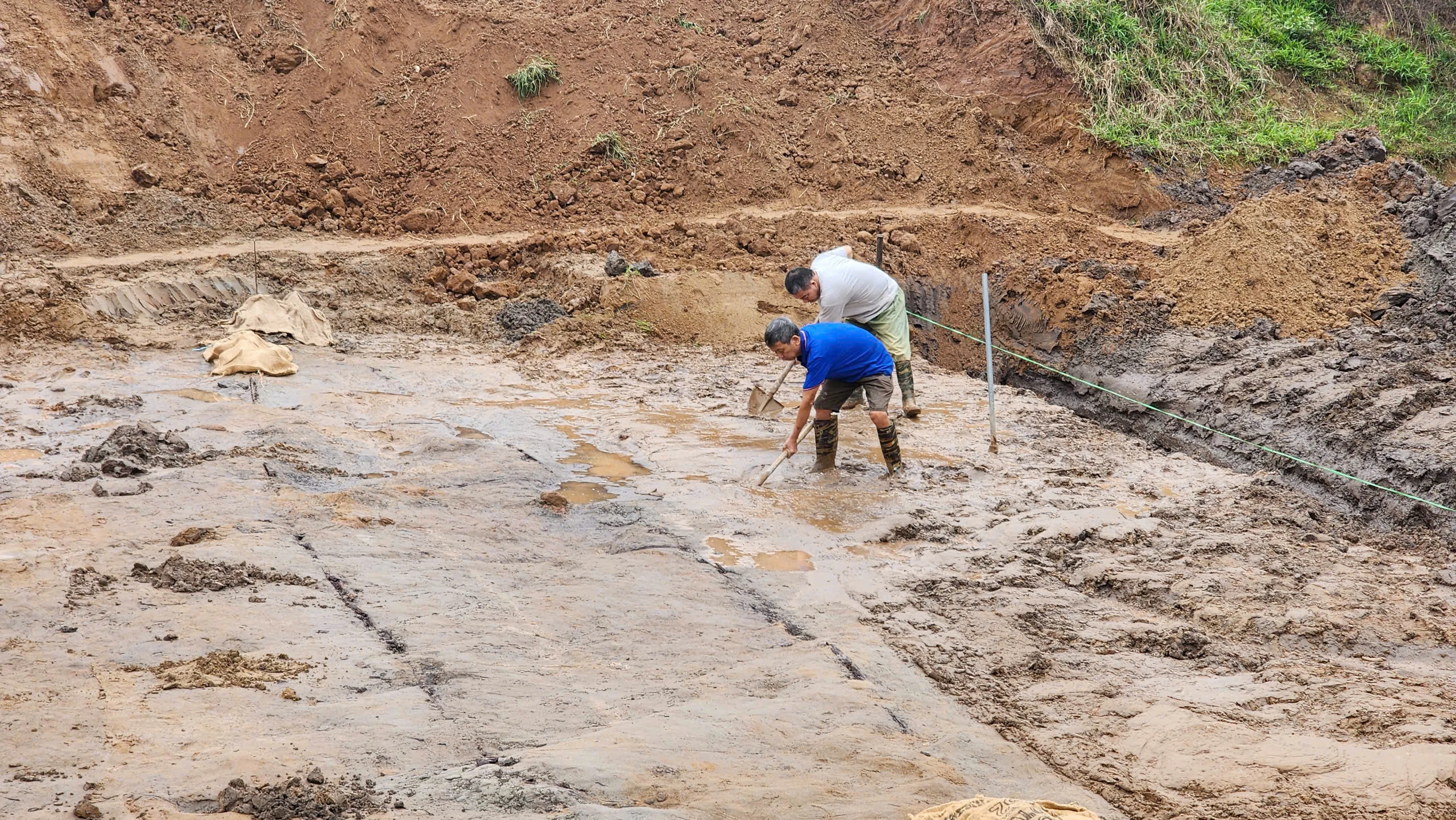 Phát lộ 2 thuyền độc mộc cổ ở Bắc Ninh, chuyên gia nói gì?