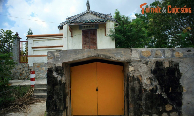 Tận mắt nhìn điều bất ngờ dưới lòng mộ cổ độc đáo nhất Nam Bộ