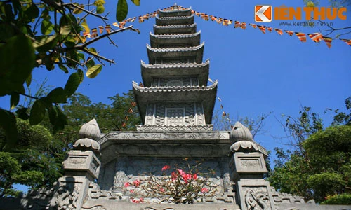 Chiêm ngưỡng bảo tháp Phật giáo bằng đá tinh xảo nhất VN