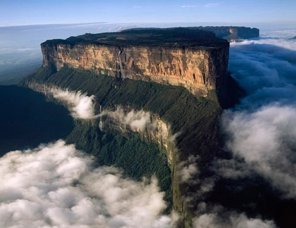 Vẻ đẹp của ngọn núi đỉnh bằng kỹ vĩ nhất thế giới