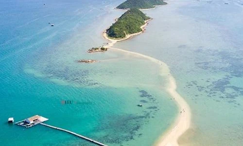 Con đường xuyên biển tuyệt đẹp tại Khánh Hòa nhìn từ trên cao