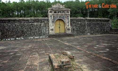 Giai thoại kỳ lạ về lăng mộ phụ thân vua Gia Long
