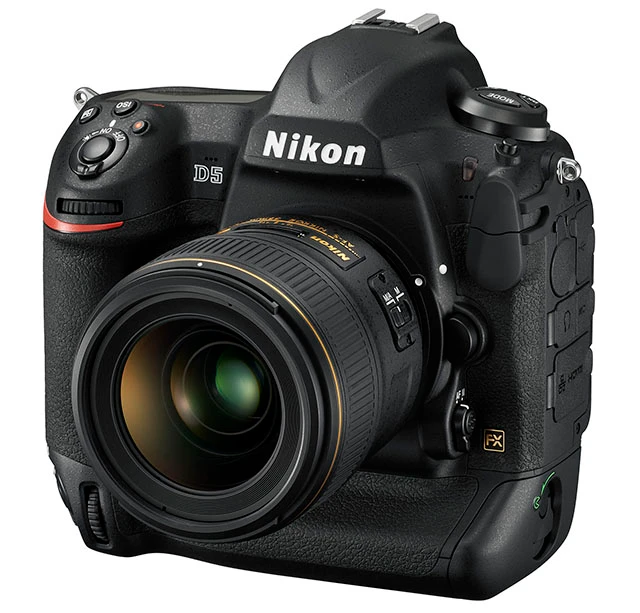  Cận cảnh siêu phẩm máy ảnh Nikon D5 giá 6500 USD