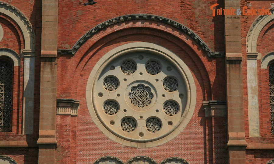 10 sự thật giật mình về nhà thờ Đức Bà Sài Gòn