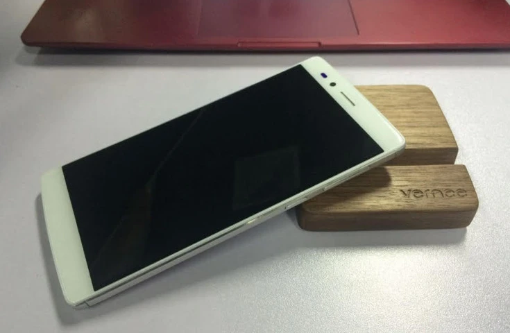 Cận cảnh điện thoại Apollo Lite RAM 4GB, giá 4 triệu đồng