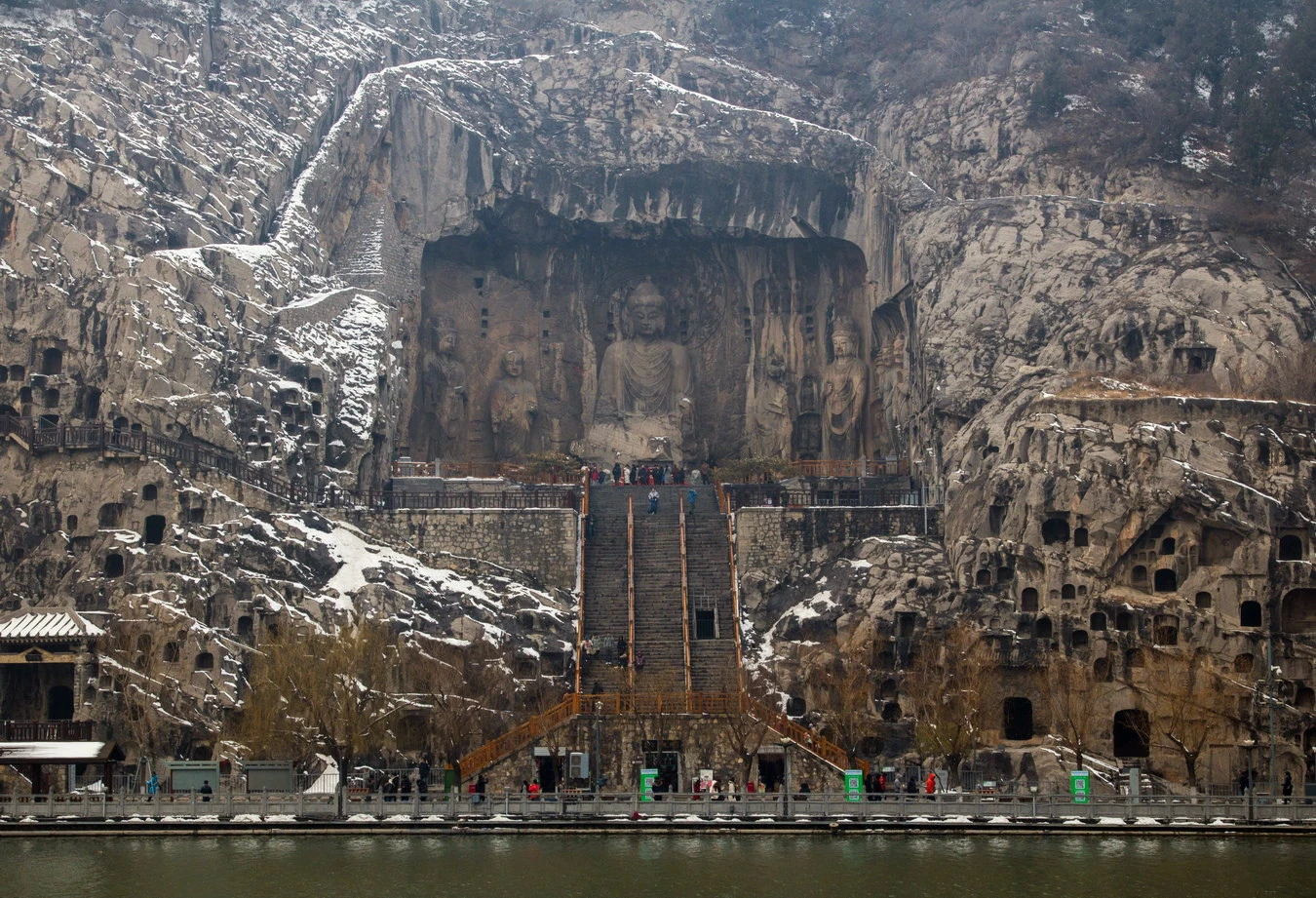 Chiêm ngưỡng hang đá thiêng nghìn tuổi nổi tiếng nhất Trung Quốc