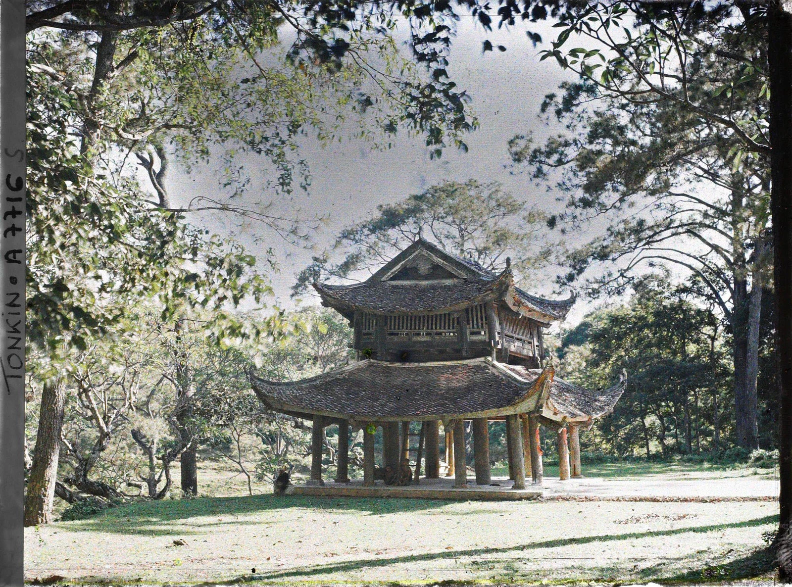 Không gian tâm linh Hà Nội qua loạt ảnh màu năm 1915