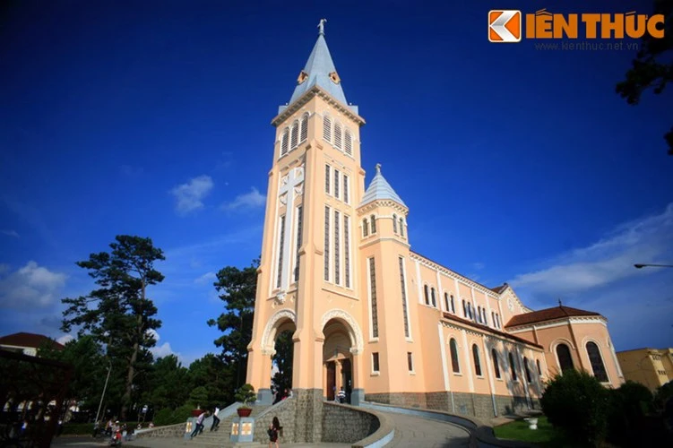 Top nhà thờ hot nhất Đà Lạt mùa Giáng sinh