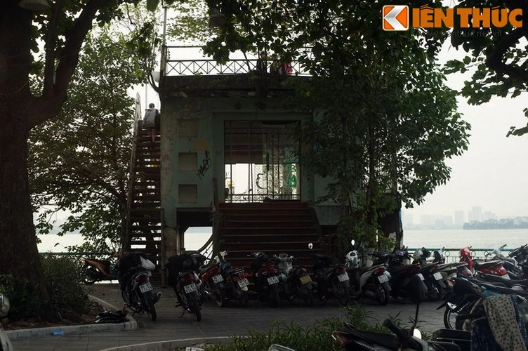 Tàn tích nhà ga sân bay kỳ lạ của vua Bảo Đại giữa Hà Nội