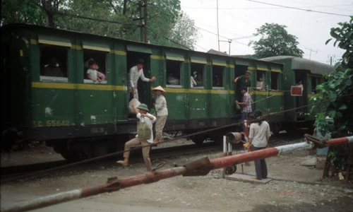 Hà Nội năm 1989 sống động trong ảnh của Edwin E. Moise