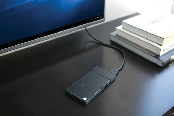 Ngắm máy tính siêu nhỏ chạy Windows 10, cảm biến vân tay