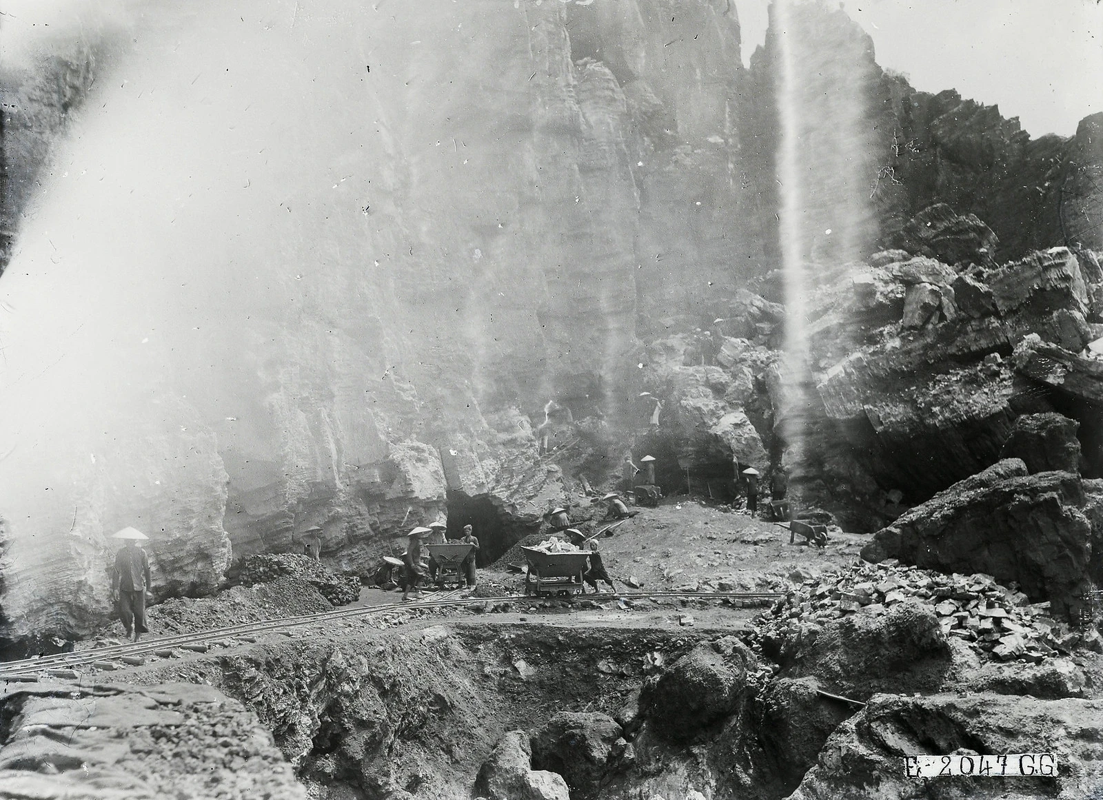 Loạt ảnh hiếm về mỏ chì kẽm khổng lồ ở Việt Nam 100 năm trước