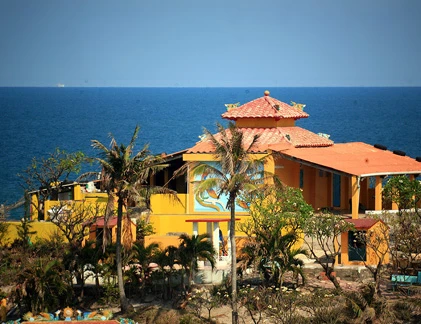 Khám phá ngôi miếu có vị trí đặc biệt nhất Việt Nam 